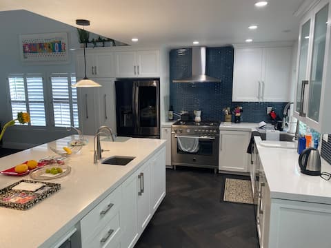 Single story 3 BR home, 4th room use as office