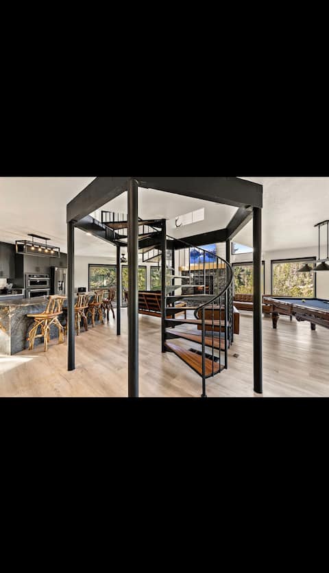 Oregon Riverfront Oasis •Pool •Hot Tub •Sleeps 10+