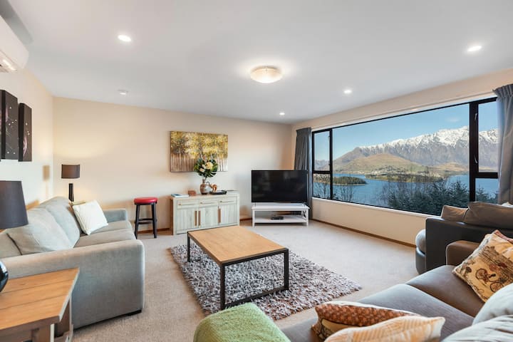 Stunning Lakeview And Mountain Family Retreat - Queenstown