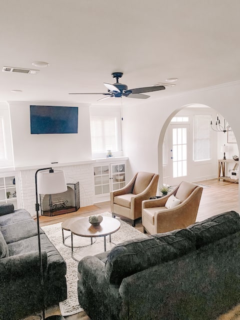 4 Bedroom Historic Cottage near Front Street