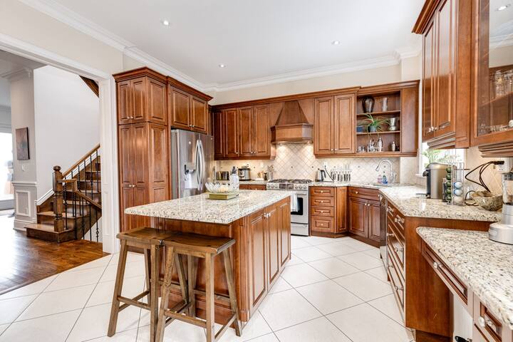 Stunning home w/ hot tub, workspaces, and parking! gallery image 2