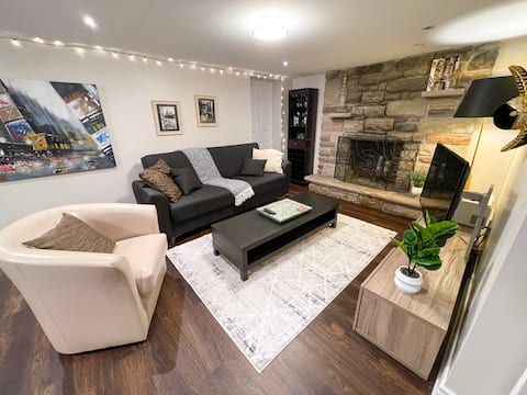Popular Airbnb listing: Spacious & Renovated 1BD Suite w/parking in Scarborough Centre