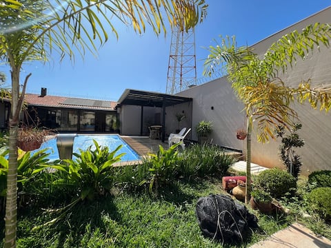 Casa agradável com piscina perfeita para temporada