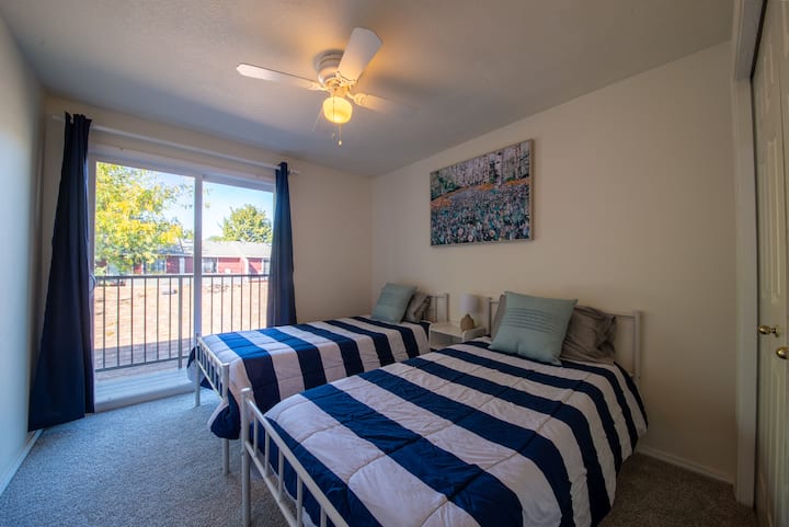 2 единични легла