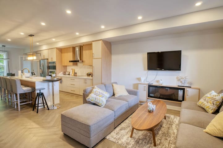 AAA DT Modern House/3BR/1Parking/16Guests