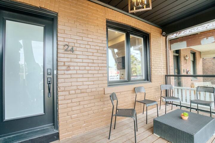 Awesome DT Modern House/3BR/1Parking/16 Guests gallery image 5