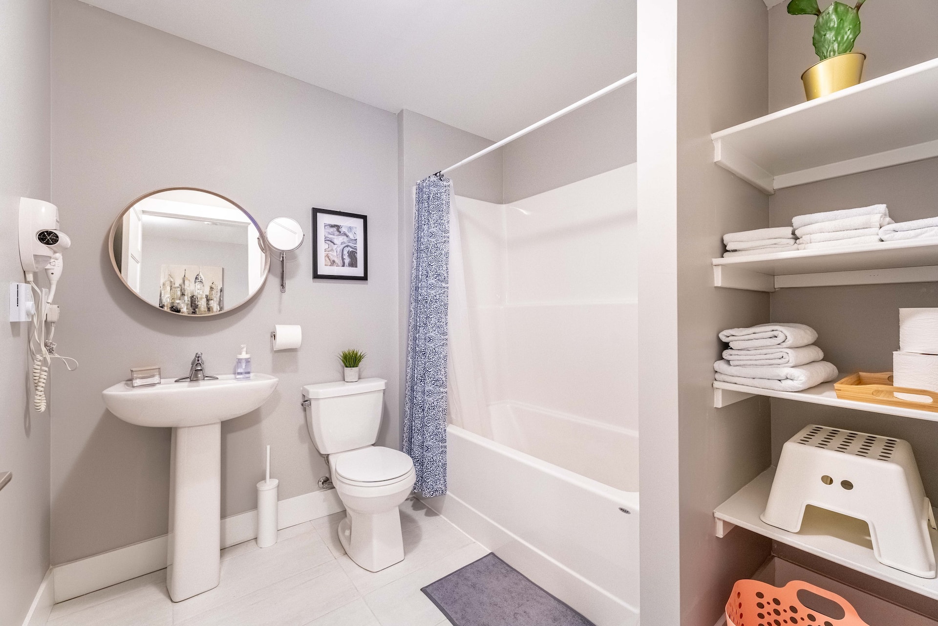 YHZ Cheerful Private Unit 10 min to Airport — photo 4
