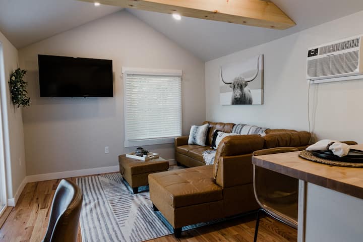 Modern 2-bedroom Getaway - Spearfish, SD