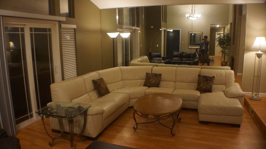 5 Bedroom Nice and Modern gallery image 2