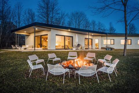 Modern Luxury Villa w/ Fire Pit & Views