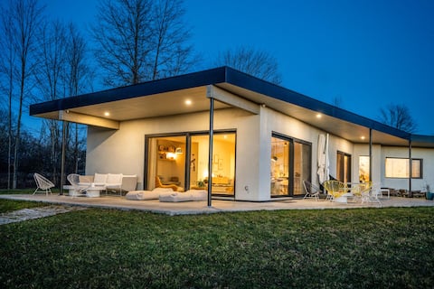 Modern Luxury Villa w/ Fire Pit & Views