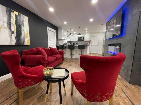 Romantic/King Bed/Whole House/Train NYC/Dream Mall