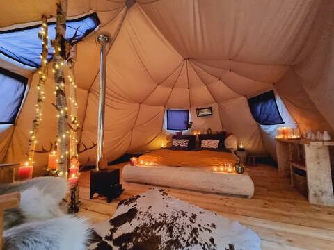 Glamping with reindeer