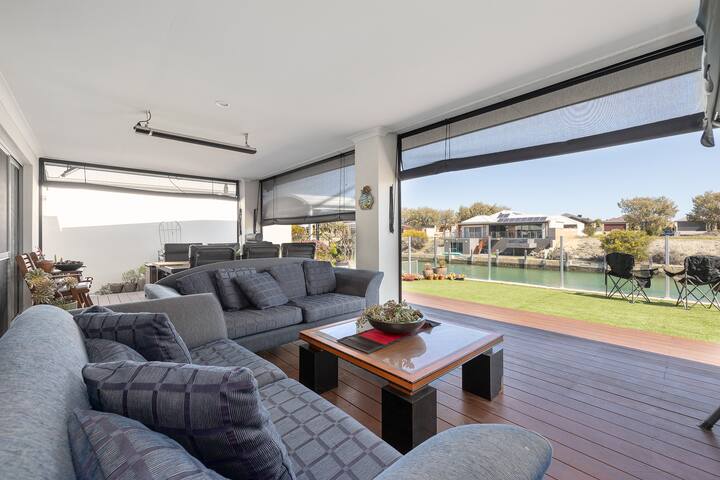 Spacious family waterfront peaceful dream home gallery image 2