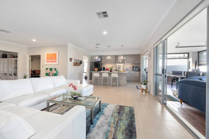 Spacious family waterfront peaceful dream home gallery image 4