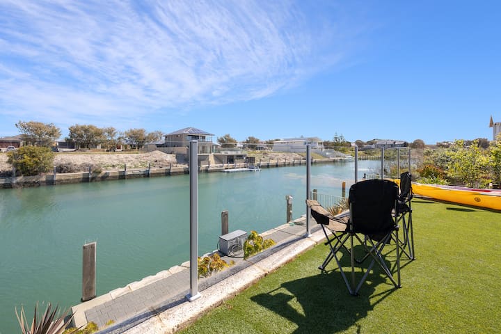 Spacious family waterfront peaceful dream home