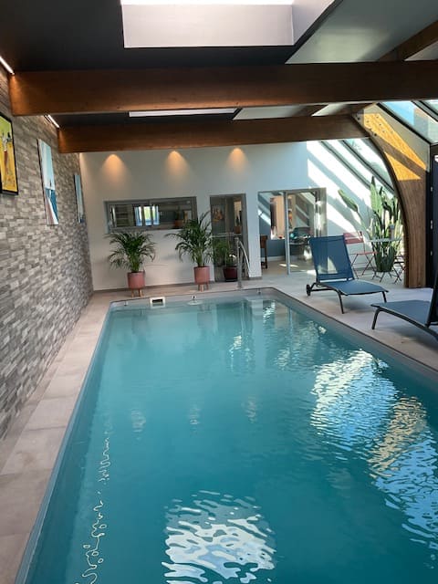 Villa 50 m from the beach, private indoor pool