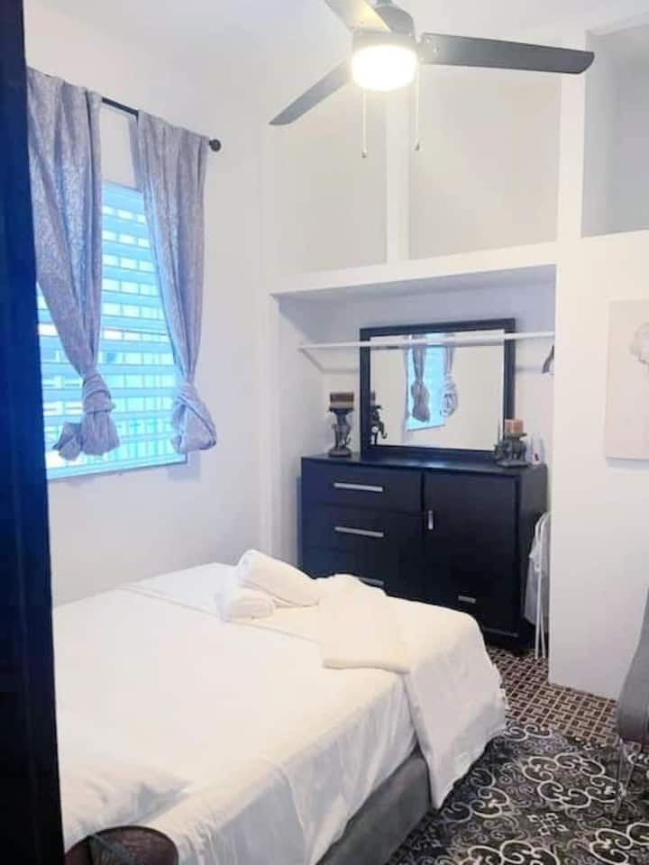 המפל: מיטת קווין סייז נוחה, חדר שינה מס '2