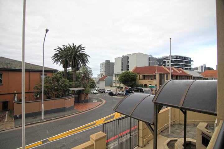 Qamaras Luxurious Self-Catering Apartments. Unit 1 gallery image 4