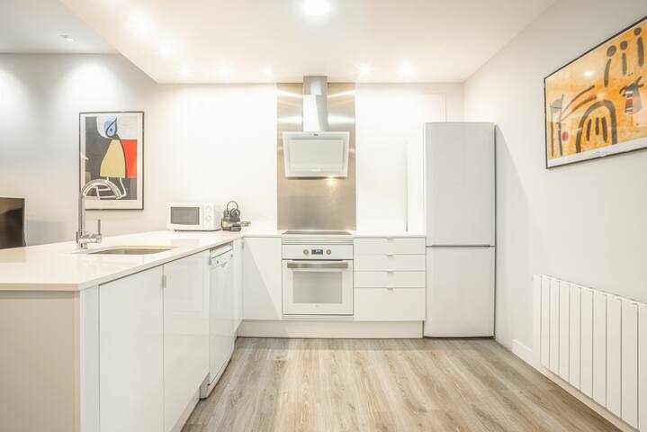 Aparment City Center Rosselló gallery image 3