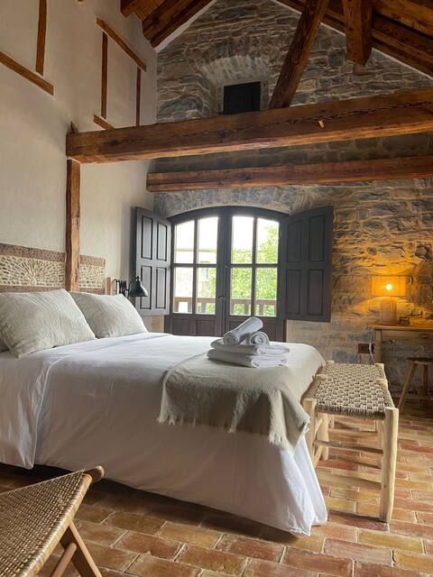 Casa Cavalero, Casa Infanzones. Breakfast included