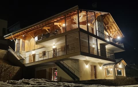 Top Airbnb: Exceptional chalet facing Mont Blanc – Sauna & Spa & Cinema in Hauteluce