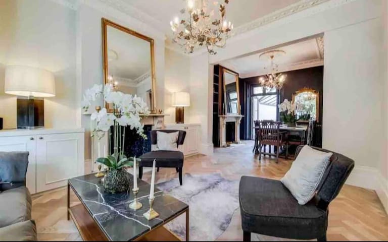 Stunning townhouse by the river