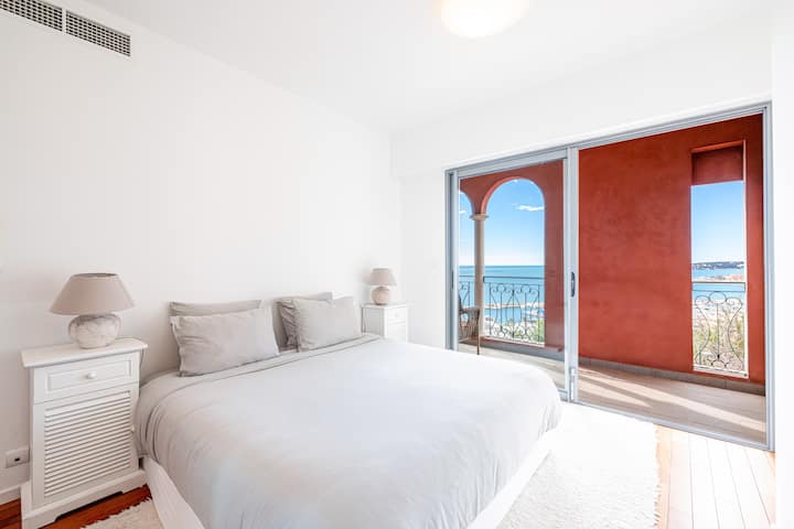 غرفة نوم 1
سرير كبير الحجم 180 × 200 مع إمكانية الوصول إلى التراس.