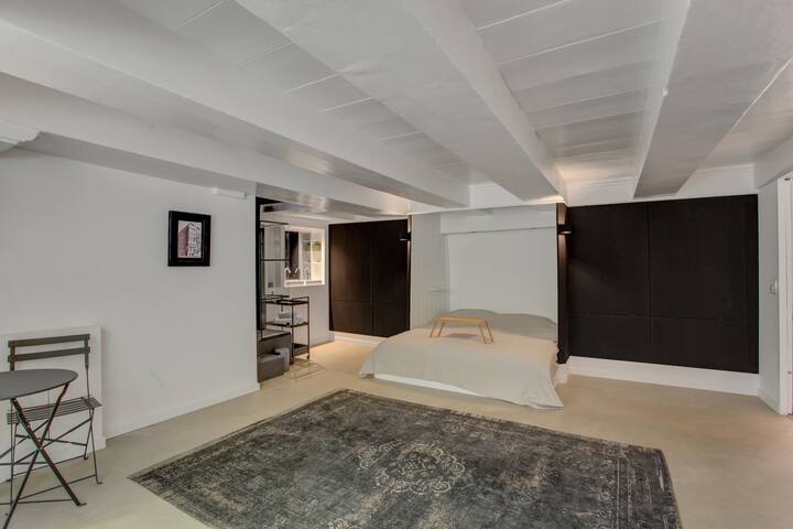 Luxurious 3 floor loft in the city centre gallery image 3