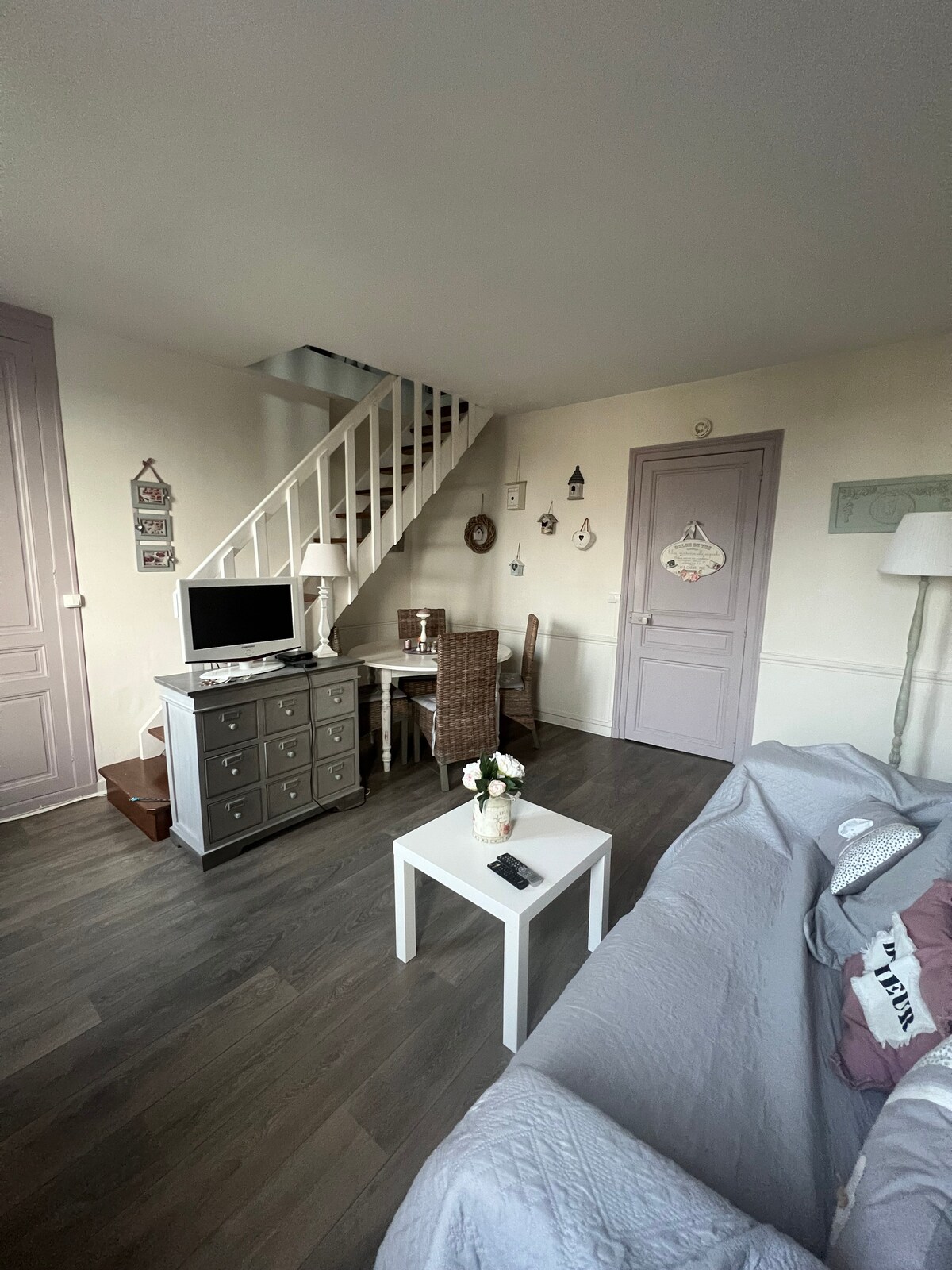 Honfleur small cozy apartment with great views Apartments for Rent in