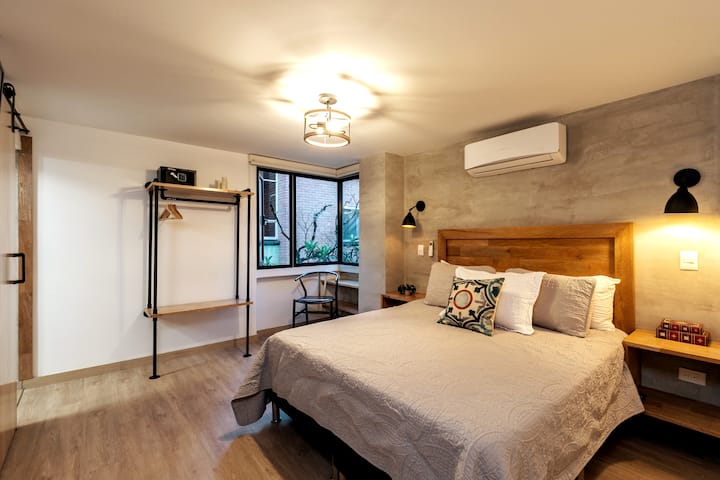 Bedroom #3 - Queen size bed, ensuite bathroom.
