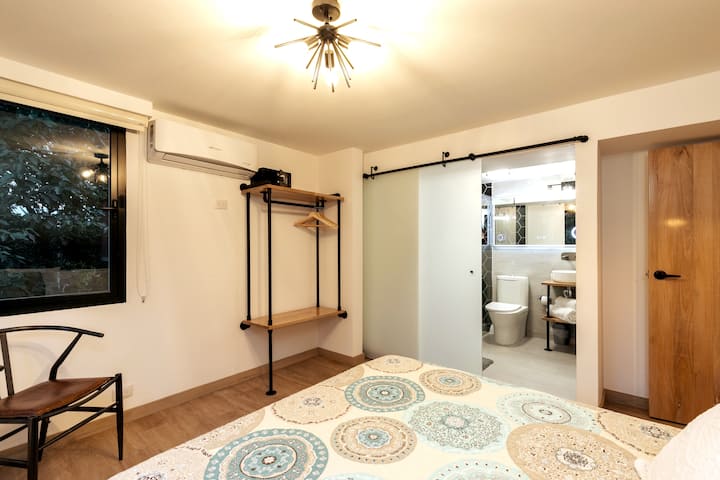 Bedroom #4 - Queen size bed - ensuite bathroom.