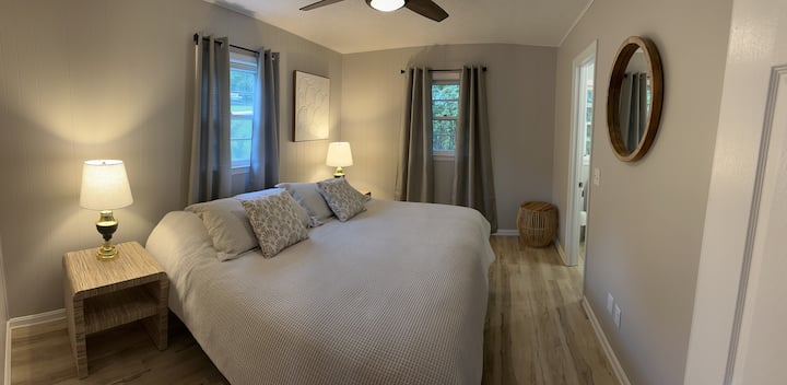 Главна спалня със собствена баня 