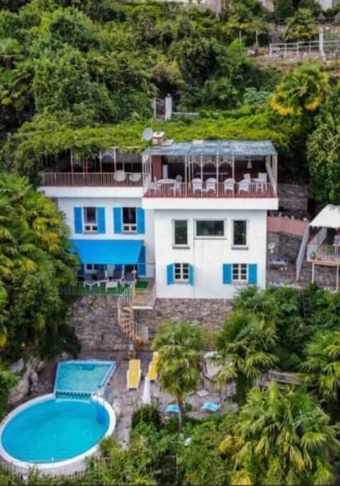 Country house with a dream view and pool!