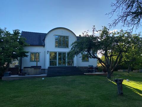 Nice villa with hot tub and close to the sea