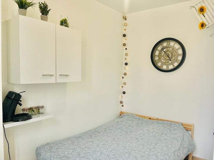 Chavalliaud 13🌹stunning🌹 apartment upside down Apartments for Rent in