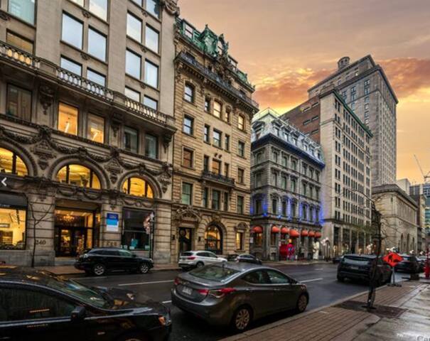 Modern In Historic Old Montreal With Parking gallery image 5
