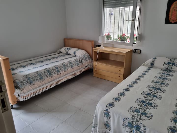 Предлагаме ви съчленено легло, за да направим всичко по - удобно