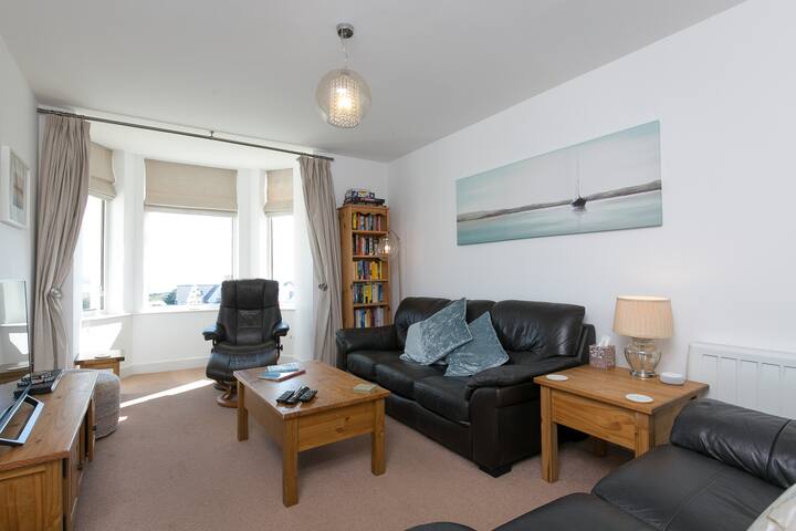 Spectacular Sea View Apartment With Free Parking - Trearddur Bay