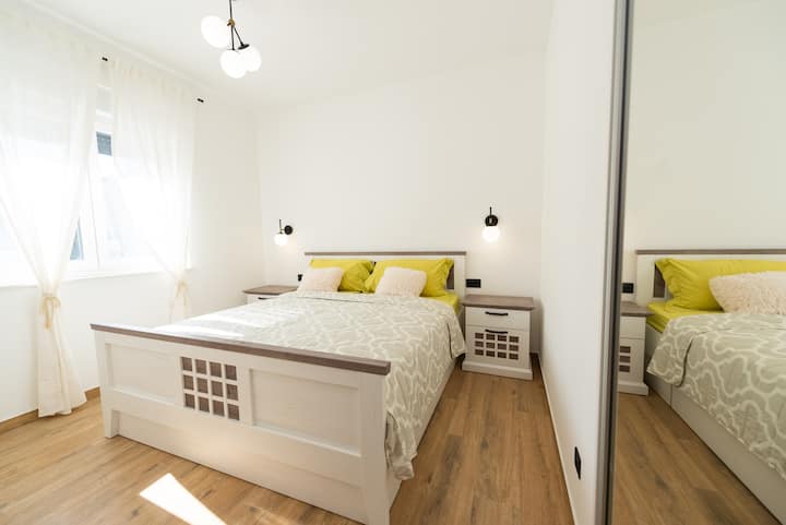 Dormitorio con cama para 2 personas