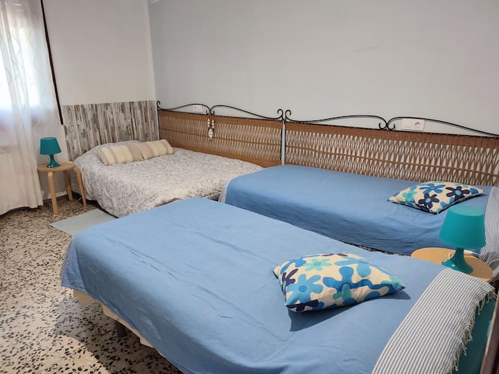 Chumba cha watu watatu ( ikiwa ni pamoja na cha watu wawili) kilicho na choo