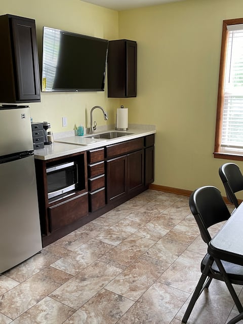 The Yak House, a lovely 3 BR overlooking Elk River