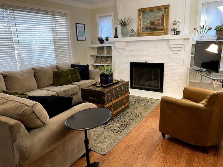 Home Away From Home In Downtown Royal Oak - Birmingham, MI