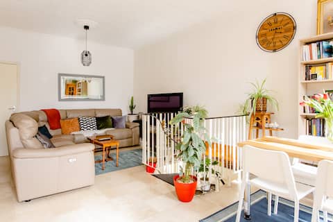 Nice equipped room in a family flat