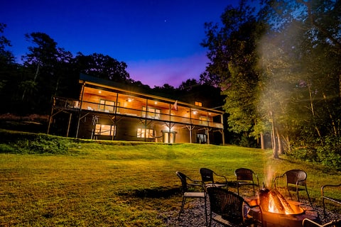 Secluded Cabin|5600 sq ft|Hottub|Theatre|2 Mi DT