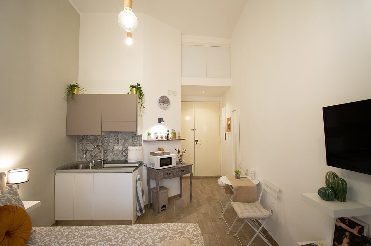 Top performing Airbnb: Lorenzo's Art Studio 2 – Via Tribunali in Napoli
