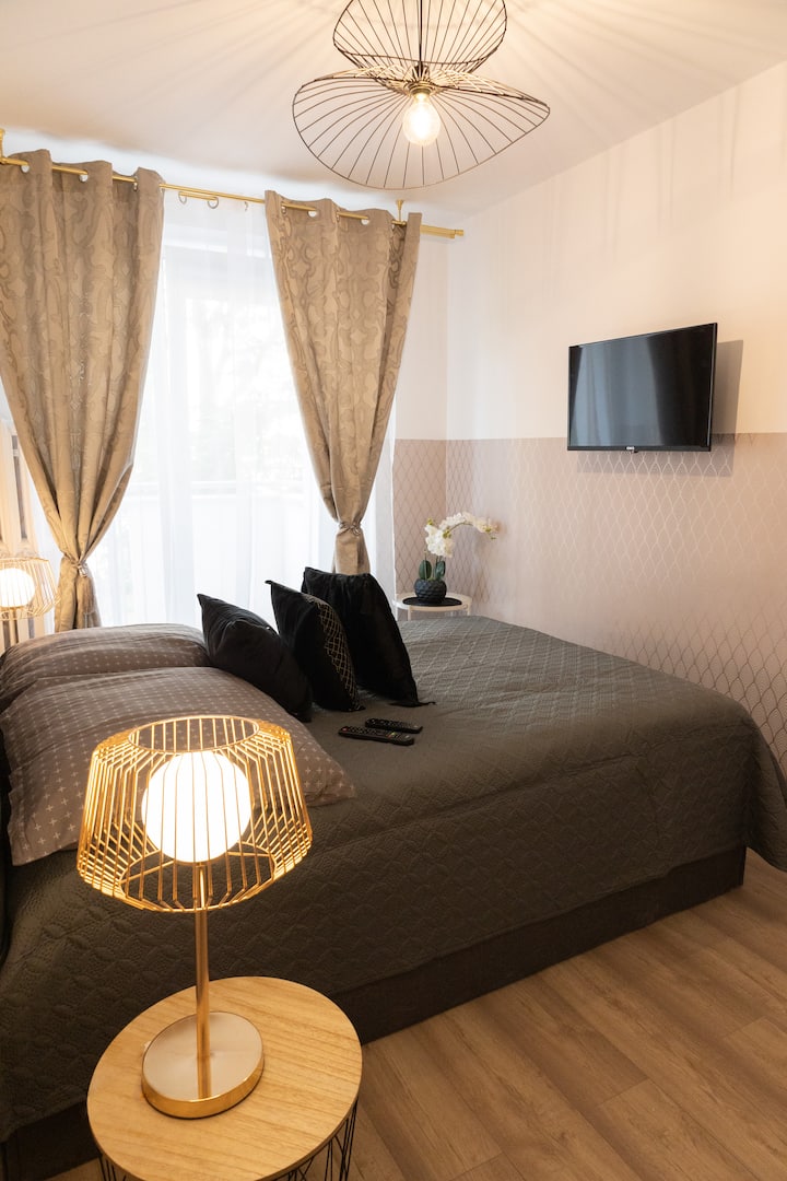 Żurawia St. AP3 Central Warsaw Room ClickTheFlat 2 Apartments for