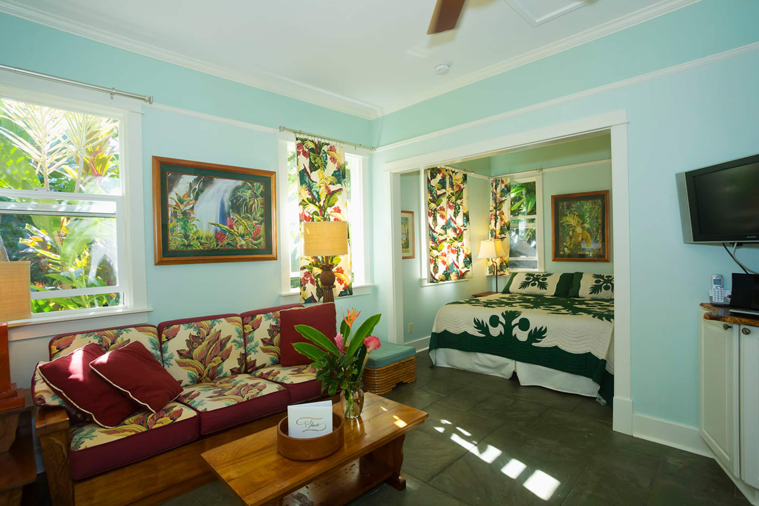 Romantic and Private Cottage and Gazebo for two! - Image 2