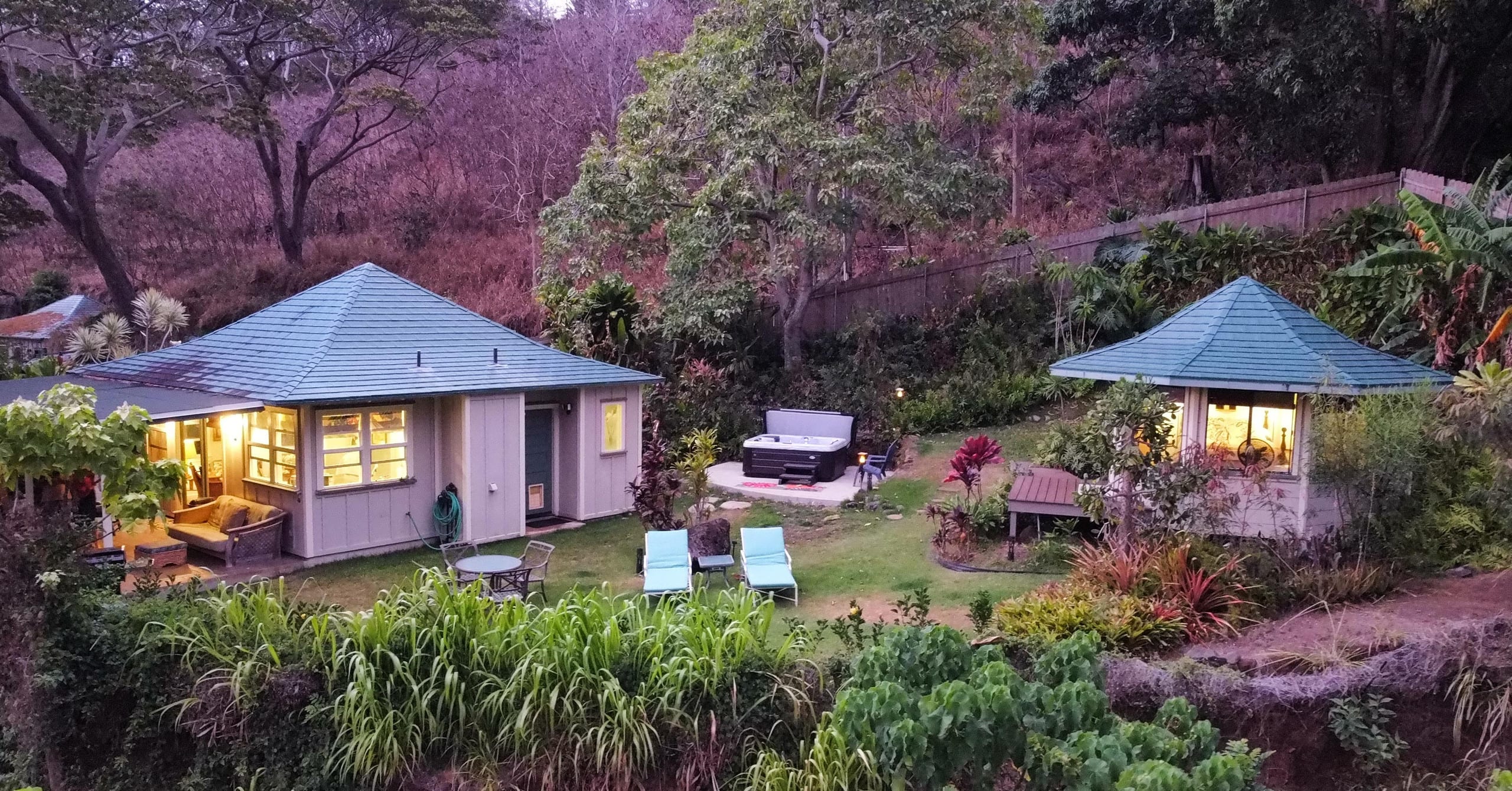Romantic and Private Cottage and Gazebo for two! - Image 9