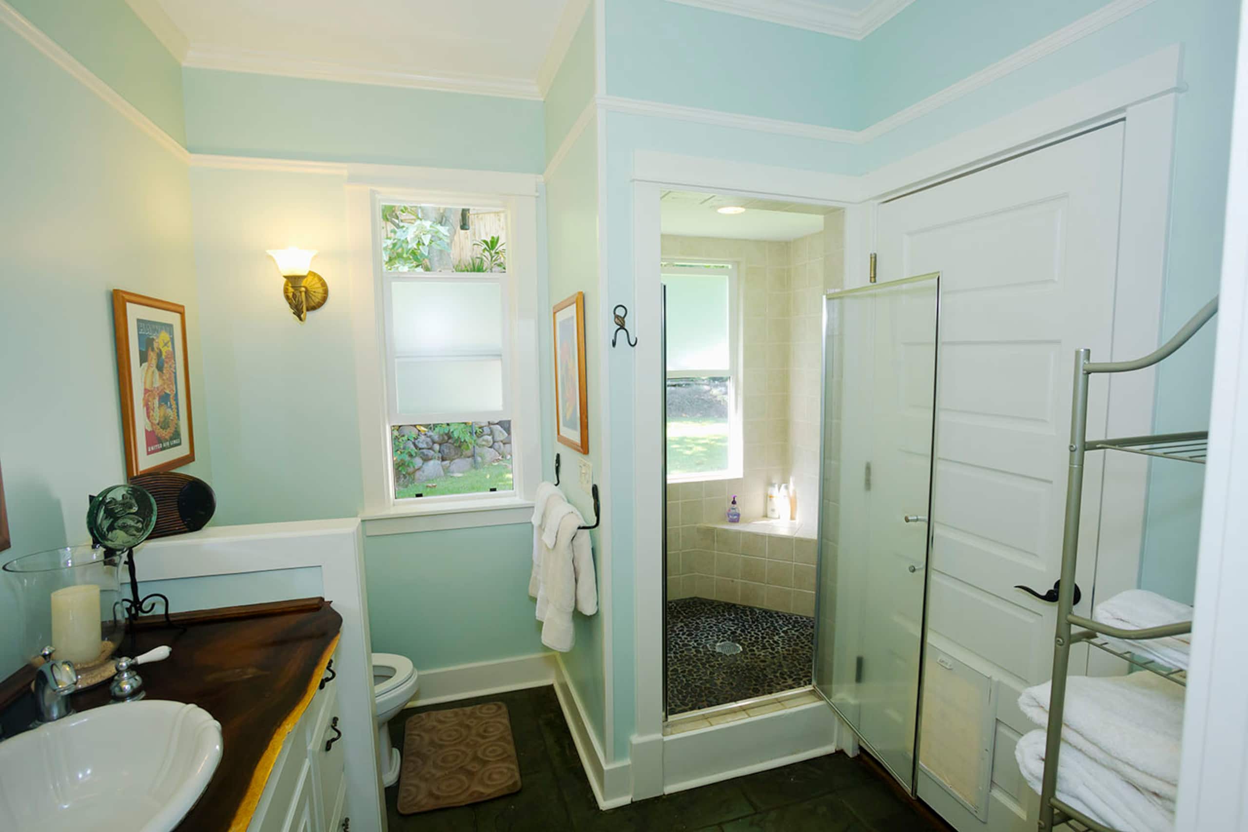 Romantic and Private Cottage and Gazebo for two! - Image 6